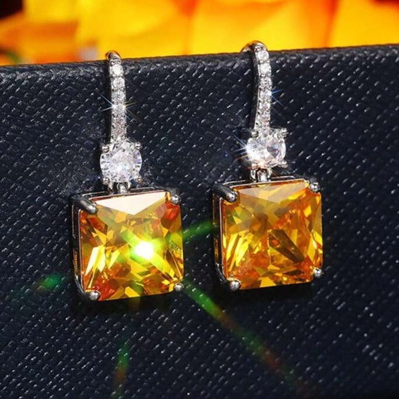 18 Karat Yellow Cubic Zirconia Earrings - Picture 4 of 6